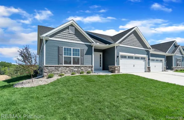 859 Oakwood CIR #21, Fenton, MI 48430
