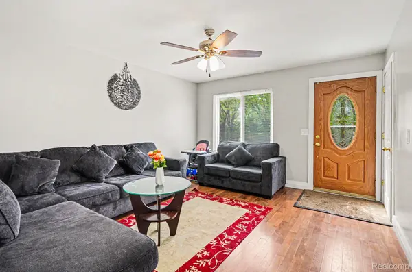 22844 Hillock AVE, Warren, MI 48089