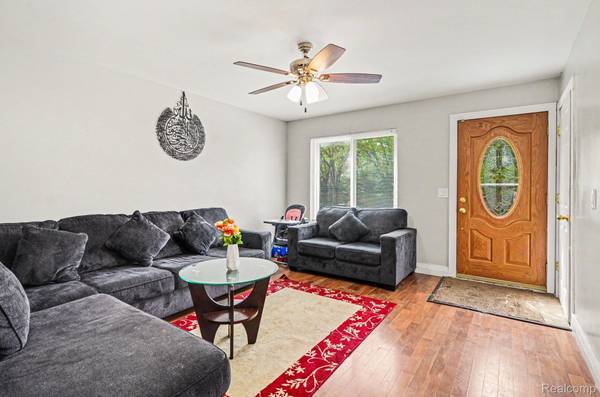 22844 Hillock AVE, Warren, MI 48089