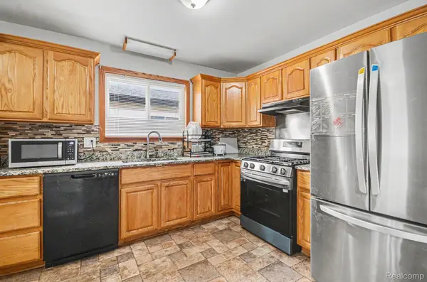 22844 Hillock AVE, Warren, MI 48089