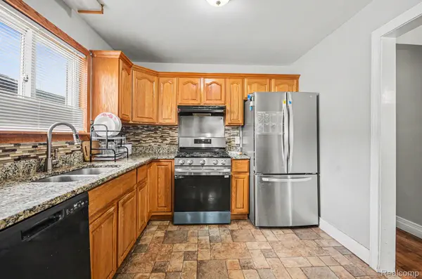 22844 Hillock AVE, Warren, MI 48089
