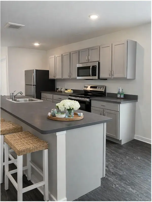 225 N Grove ST #4, Ypsilanti, MI 48198
