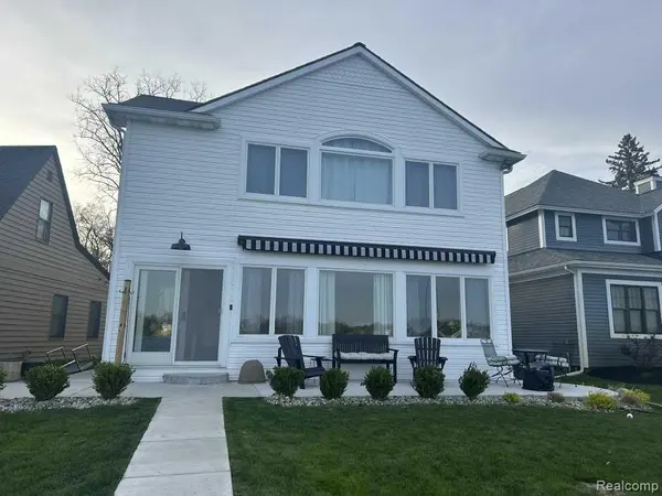 3274 Lakeview DR, Highland Charter Township, MI 48356