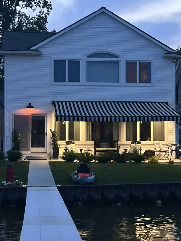 3274 Lakeview DR, Highland Charter Township, MI 48356