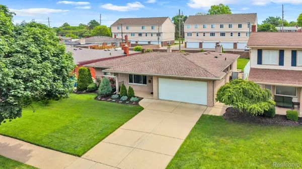 29450 Desmond DR, Warren, MI 48093