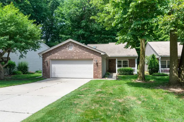 39340 Armstrong LN, Westland, MI 48185