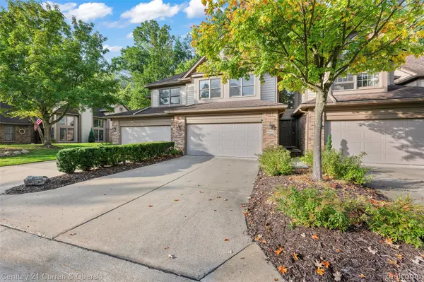 5237 Royal Vale LN, Dearborn, MI 48126