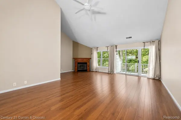5237 Royal Vale LN, Dearborn, MI 48126