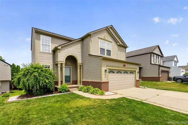 5001 Meadow Crest CIR, Grand Blanc Charter Township, MI 48442