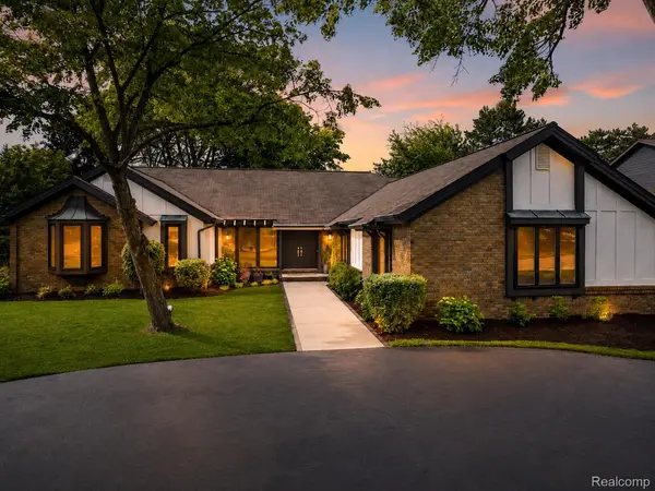 4413 Pinehurst DR, West Bloomfield Charter Township, MI 48322