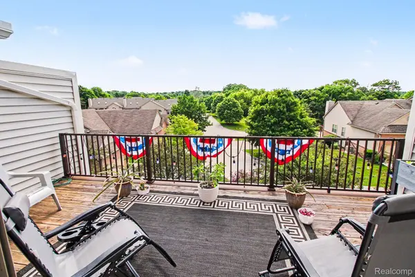 678 Summit Ridge DR, Milford Village, MI 48381
