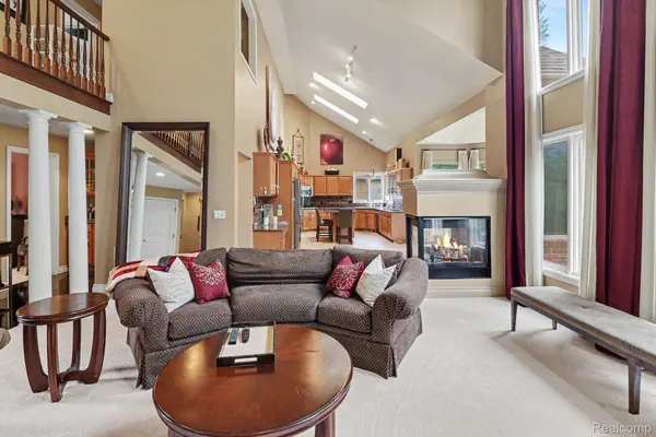 55260 Belmont DR, Shelby Charter Township, MI 48315