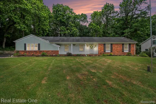 6440 Grand Circle DR, Genoa Township, MI 48116