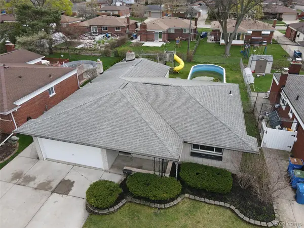 32514 Gainsborough DR, Warren, MI 48088