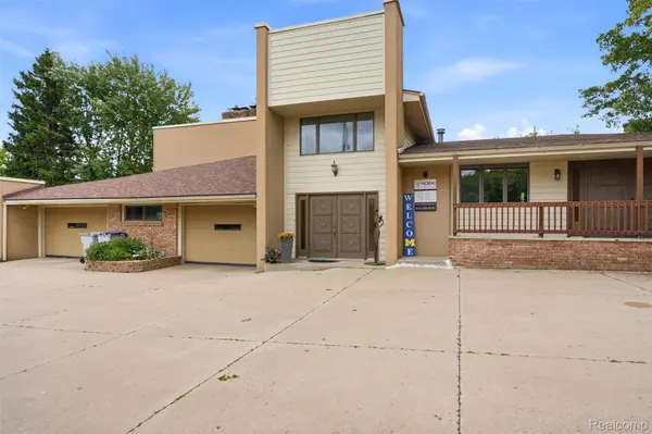 11032 Grand River RD, Green Oak Township, MI 48116