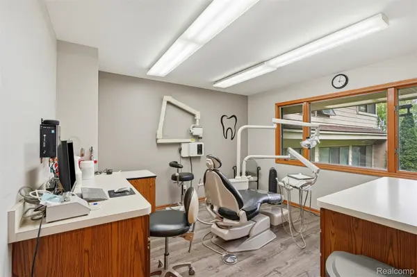 11032 Grand River RD, Green Oak Township, MI 48116