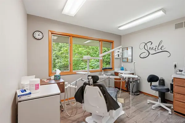 11032 Grand River RD, Green Oak Township, MI 48116