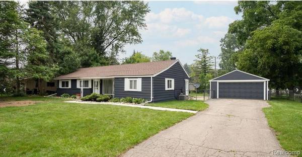 6368 Hermana RD, West Bloomfield Charter Township, MI 48324