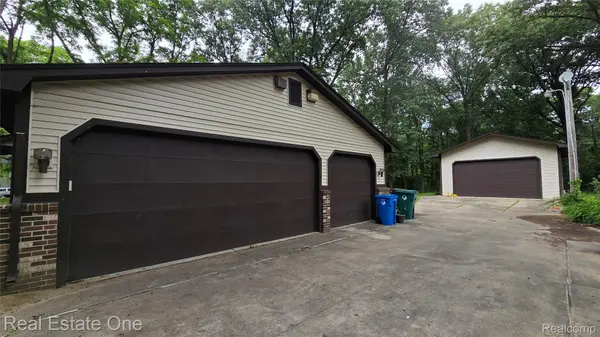 8950 Wise RD, Commerce Charter Township, MI 48382