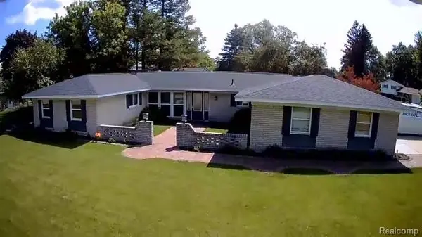 4177 Conne Mara LN, Waterford Charter Township, MI 48329