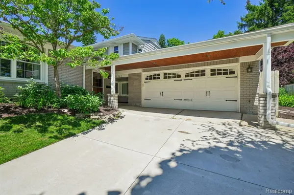 1424 Fairway DR, Birmingham, MI 48009