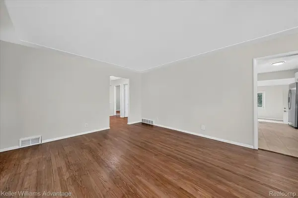 21681 Sussex ST, Oak Park, MI 48237