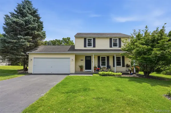 60569 Town Square ST, Lyon Charter Township, MI 48165