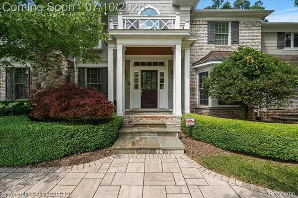937 Mitchell CT, Bloomfield Hills, MI 48304
