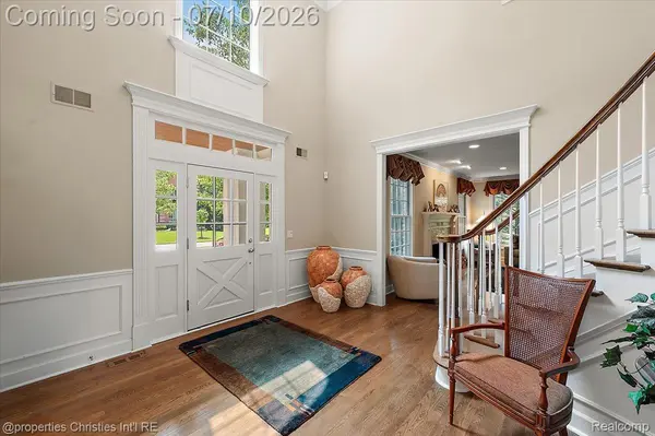 937 Mitchell CT, Bloomfield Hills, MI 48304