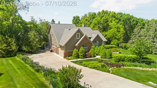1137 S Tennyson DR, Milford Village, MI 48381