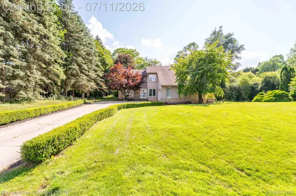 2766 Acorn RD, Bloomfield Hills, MI 48302