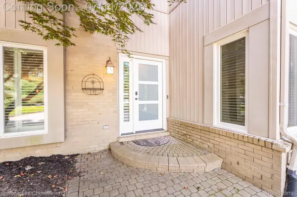2766 Acorn RD, Bloomfield Hills, MI 48302