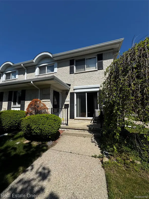 8570 Hampshire DR, Sterling Heights, MI 48313
