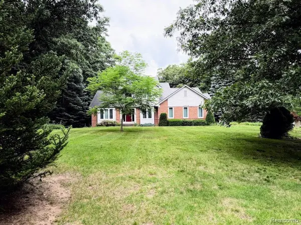 10928 Sunny Ridge CT, Hamburg Township, MI 48169