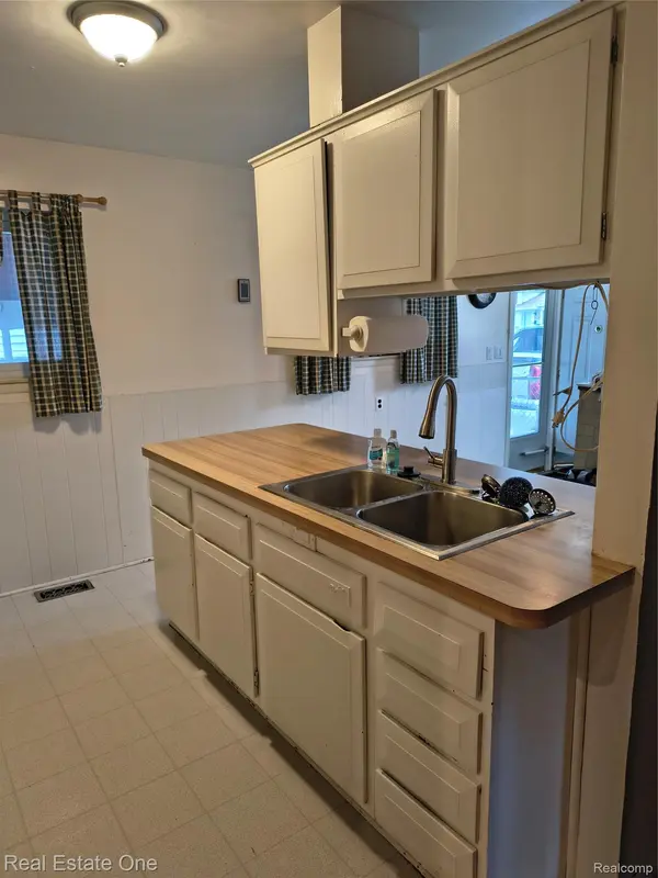 30866 Middlebury ST, Westland, MI 48186