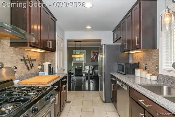 3132 MAPLEWOOD AVE, Royal Oak, MI 48073
