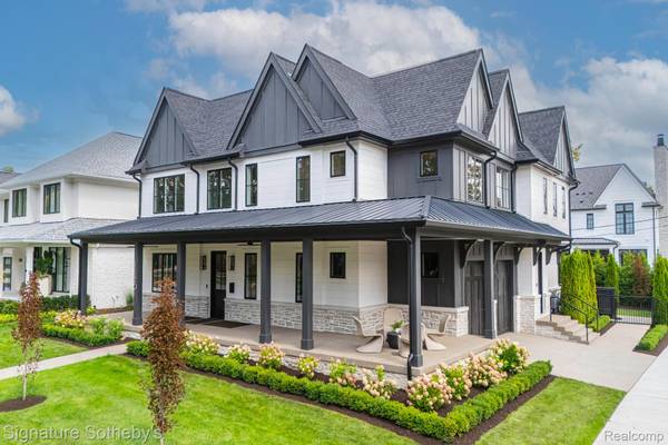 1120 Lyonhurst ST, Birmingham, MI 48009