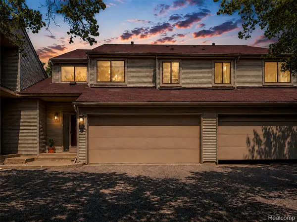 754 Ashley CIR, Rochester Hills, MI 48307