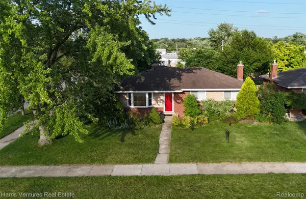28482 Sutherland DR, Warren, MI 48088