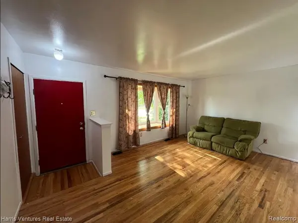 28482 Sutherland DR, Warren, MI 48088