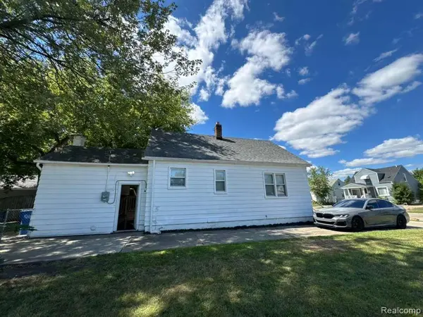 8734 Chalmers AVE, Warren, MI 48089