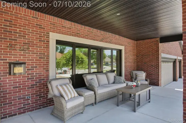 600 WOODCREST DR, Dearborn, MI 48124