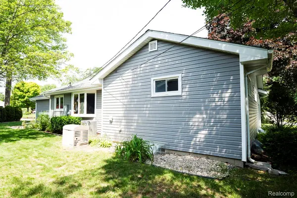 2016 Brandywine LN, Port Huron, MI 48060