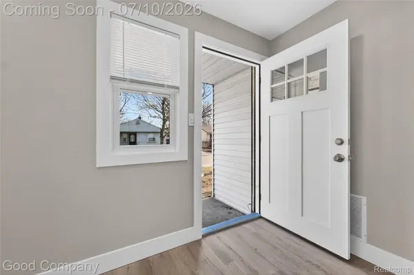 34039 Cambria CT, Westland, MI 48186
