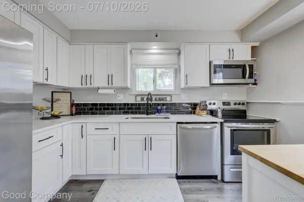 2954 Harvard RD, Berkley, MI 48072