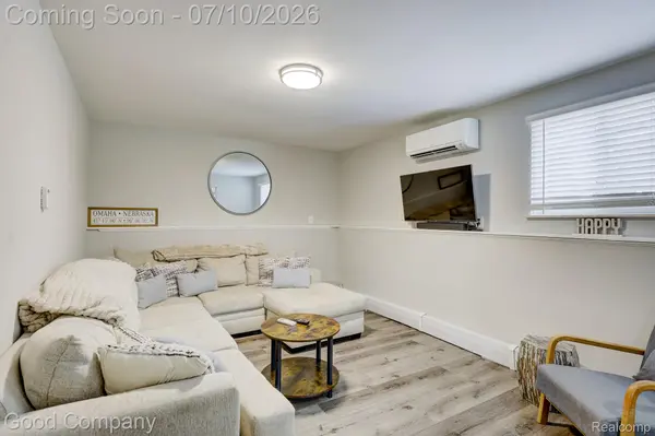 2954 Harvard RD, Berkley, MI 48072