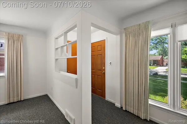 1527 Hazel ST, Birmingham, MI 48009