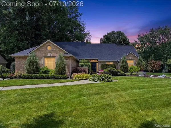 6713 Aurora DR, Troy, MI 48098
