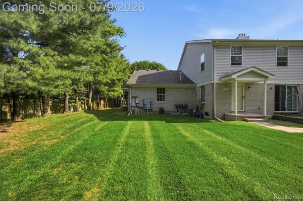 47078 Auburn CT, Shelby Charter Township, MI 48317