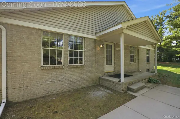 47078 Auburn CT, Shelby Charter Township, MI 48317